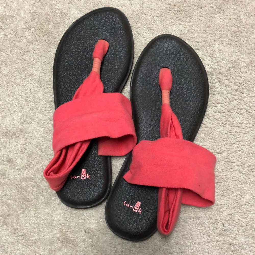 Sanuk Women’s Fabric Flip Flops Size 9 Coral